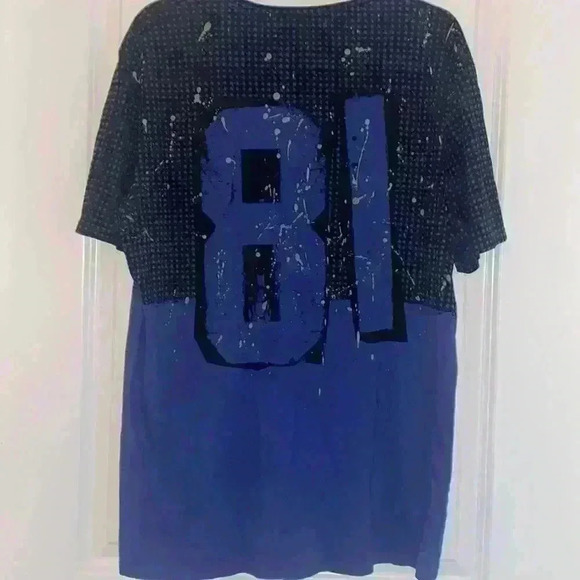 GUESS Slim fit T-shirt- like new - Picture 3 of 4